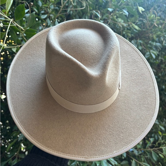 NWT** Olive & Pique Sturdy Wide Brimmed Wool Hat
